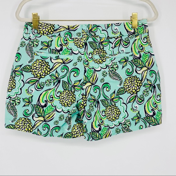 🔥SOLD🔥 Crown & Ivy Caroline Floral Print Shorts - Picture 2 of 4